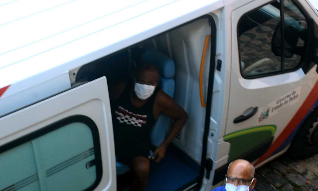 Camacã: Internado com o COVID-19 há 10 dias, Tonho da Patrol recebe alta e é recibo com aplausos